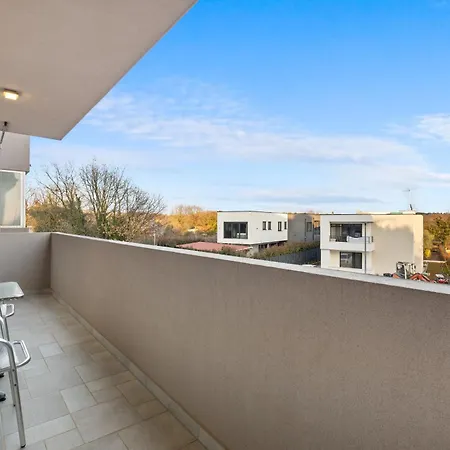 Apartament Karine Saraje 98, *