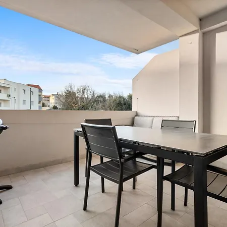 Karine Saraje 98, Apartament